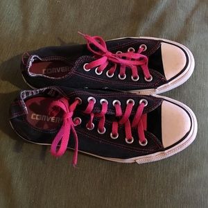 Size 7 Converse