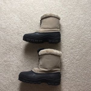 Snow boots - like new!