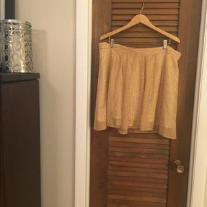 🌟5/$25⭐️ Old navy - XL gold chevron skirt