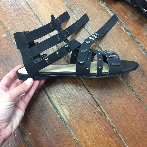 BNWOT!! JUST FAB Gladiator Sandals - Picture 3 of 4