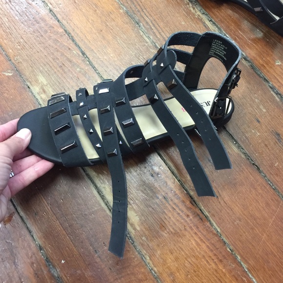 BNWOT!! JUST FAB Gladiator Sandals - Picture 4 of 4