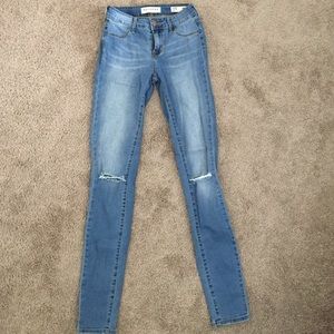 Light wash denim bullhead jeans
