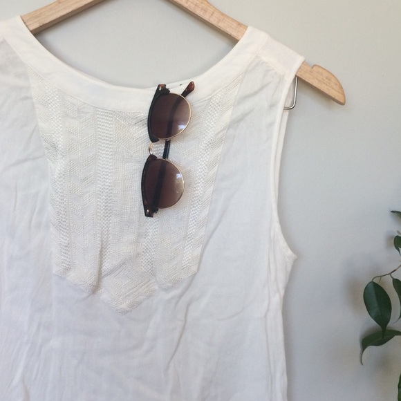 ⭐️embroidered airy tank 🌙