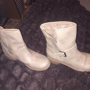 Size 9 gray boots