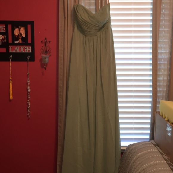 jasmine Dresses & Skirts - Unaltered Bridesmaid Dress