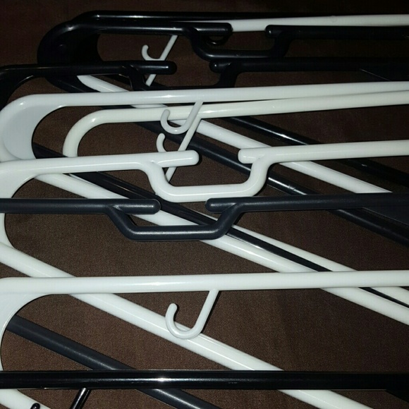 Hangers (assorted) - Picture 2 of 4