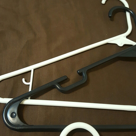 Hangers (assorted) - Picture 3 of 4