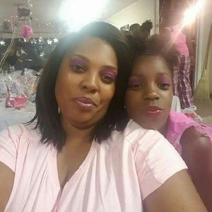 Meet your Posher, Comelia