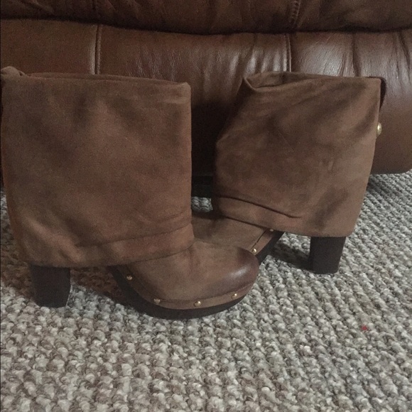 Brown by brush suede boots..