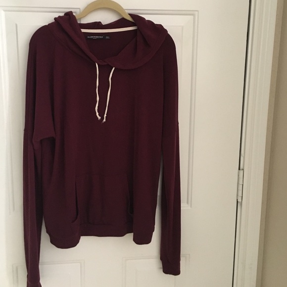 Lightweight pullover