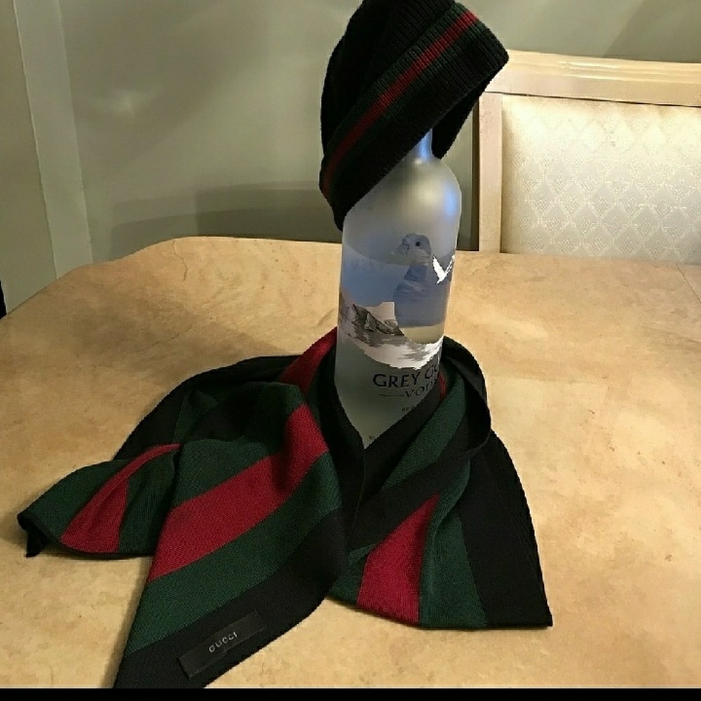 Meet your Posher, Divine