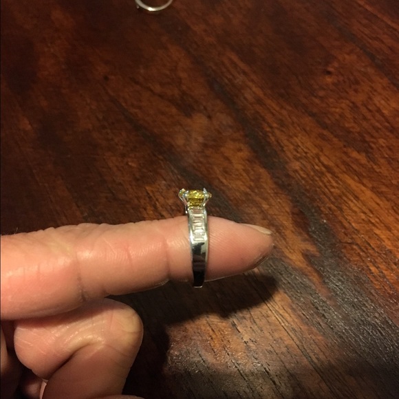 Beautiful Topaz Ring Size 7 - Picture 3 of 3