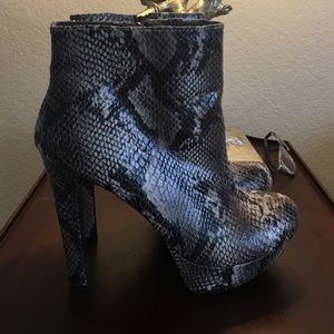 Faux 🐍 snakeskin high heeled booties