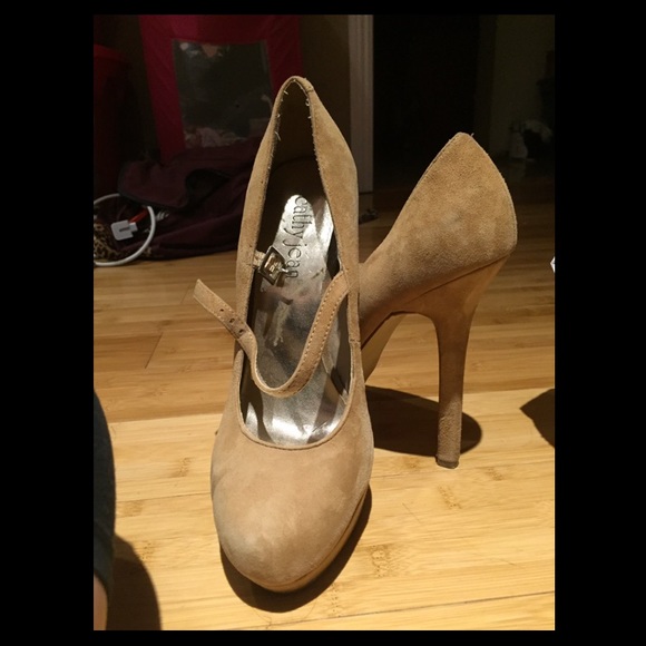 High heels - Picture 2 of 2