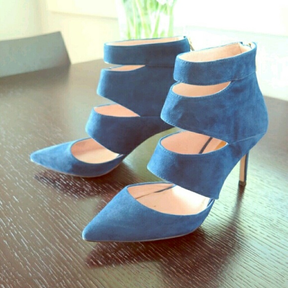 CLOSET CLOSING! Louise et Cie Sarmienta Pump