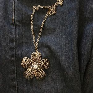 Flower shaped necklace