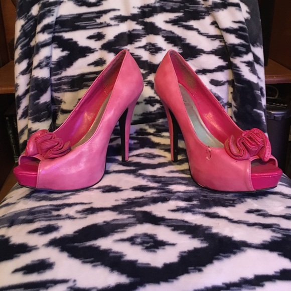 Heels - Picture 2 of 2