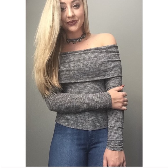 LAST Bare Shoulders Top - Picture 2 of 4