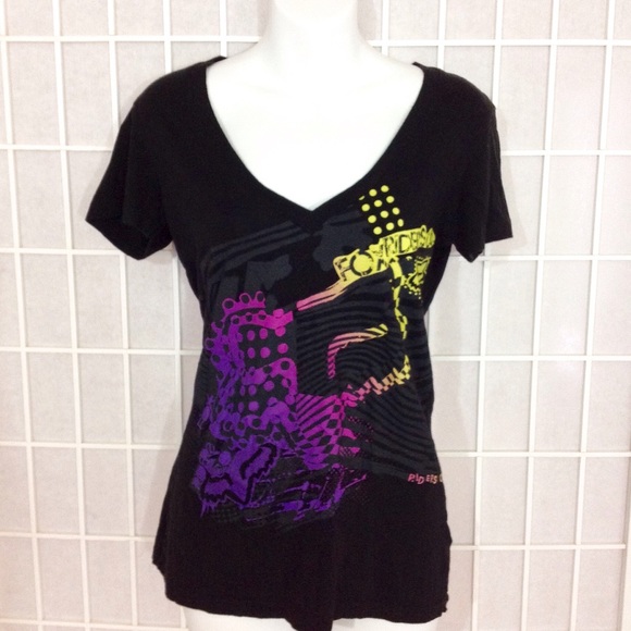 Black Fox V-Neck Tee