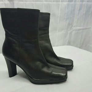 EUC Nine West Chocolate Brown Leather Boots