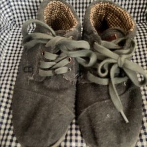 Toms shoes for boys size 7