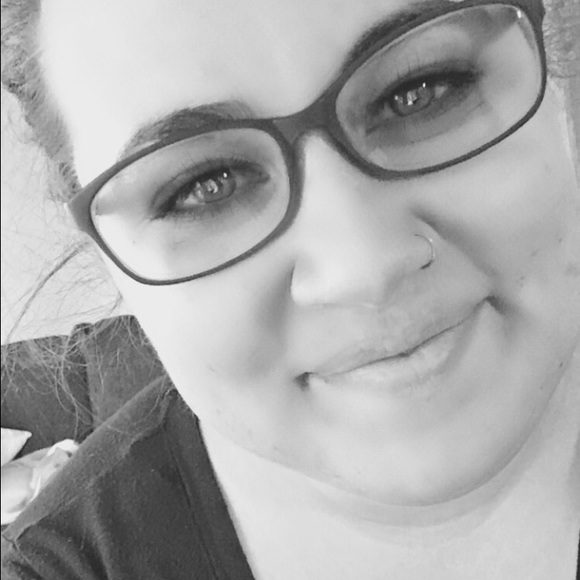 Meet your Posher, Allison - Picture 1 of 1
