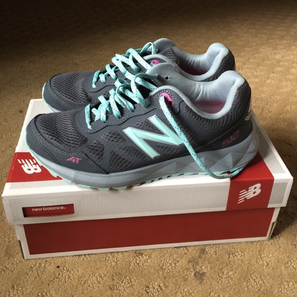 New Balance women's trail running shoes - Picture 2 of 4