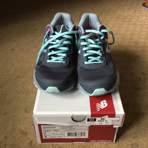 New Balance women's trail running shoes - Picture 3 of 4