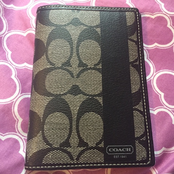 💥SOLD💥Coach Passport Holder & Wallet