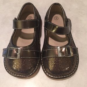 Size 8 brown sparkle shoes