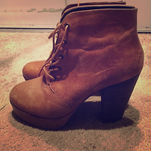 Cognac booties