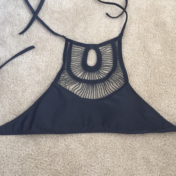 High neck swimsuit - Picture 2 of 3