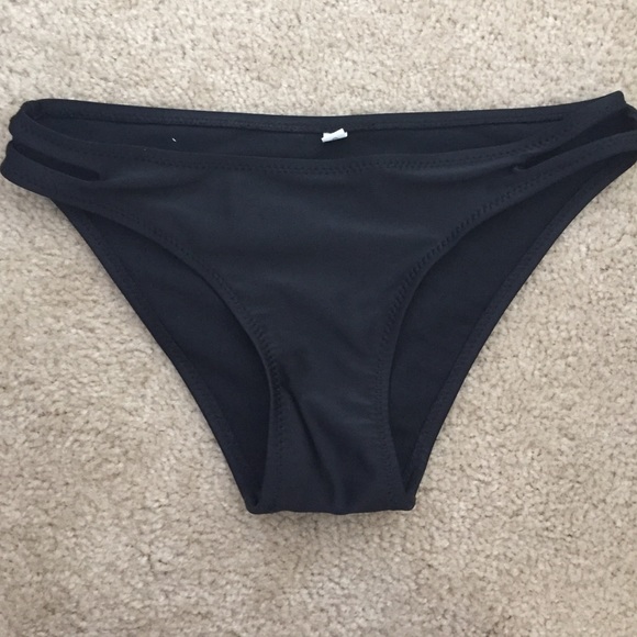 High neck swimsuit - Picture 3 of 3