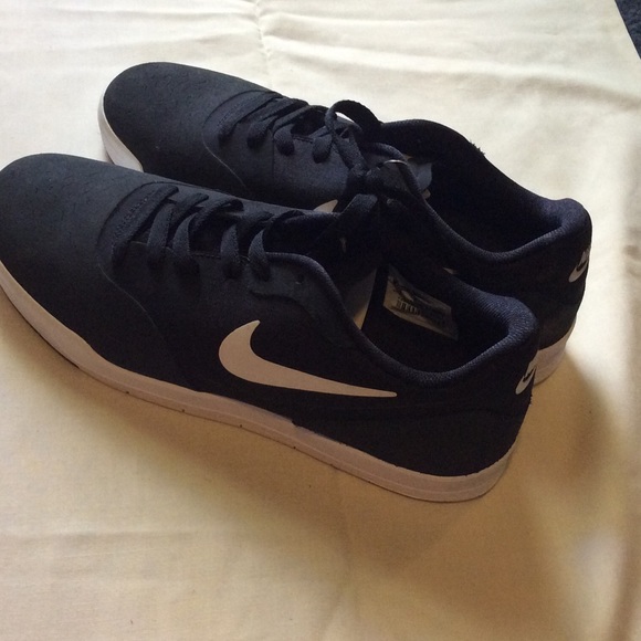 MENS Nike SB sneakers size 9 NEW