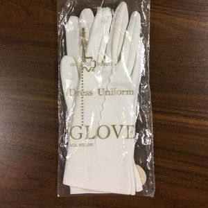 Girls Vintage stretch nylon gloves. NWT