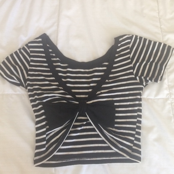 Striped Crop T w/ bow 🎀