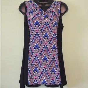 Geometric Print Sharktail Sleeveless Top
