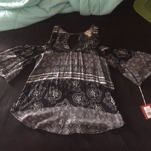 Mossimo cutout sleeve flowy top