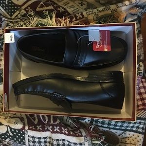 Men's dress shoes