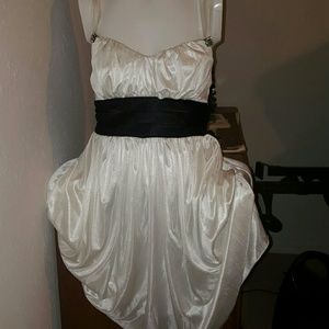 Trixxi midi size small