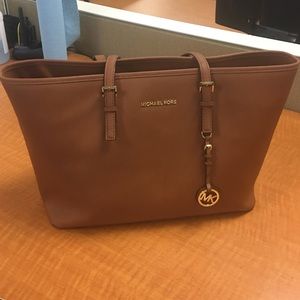 Michael Kors JET SET TRAVEL SAFFIANO LEATHER