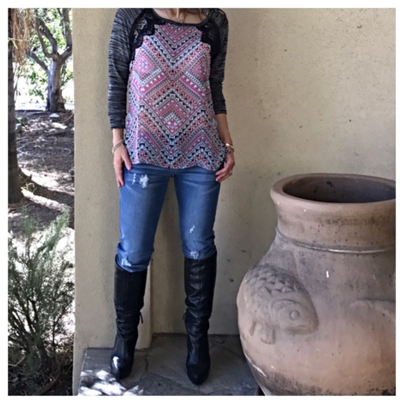 Pretty blouse LAST ONE CLEARANCE - Picture 2 of 6