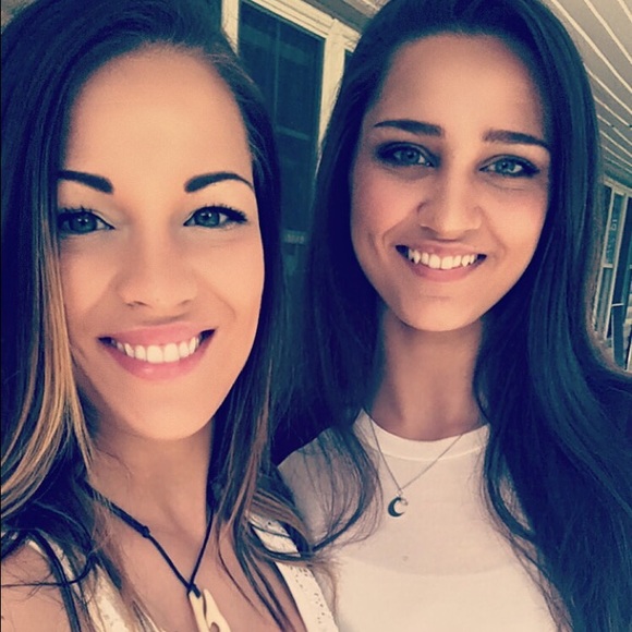 Meet your Posher, Mackenzie - Picture 2 of 4