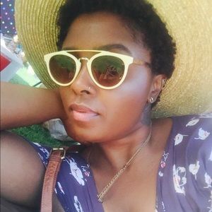 Meet your Posher, Yvette