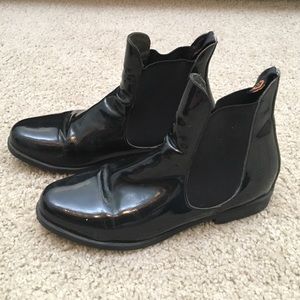 Patent leather Chelsea riding boots