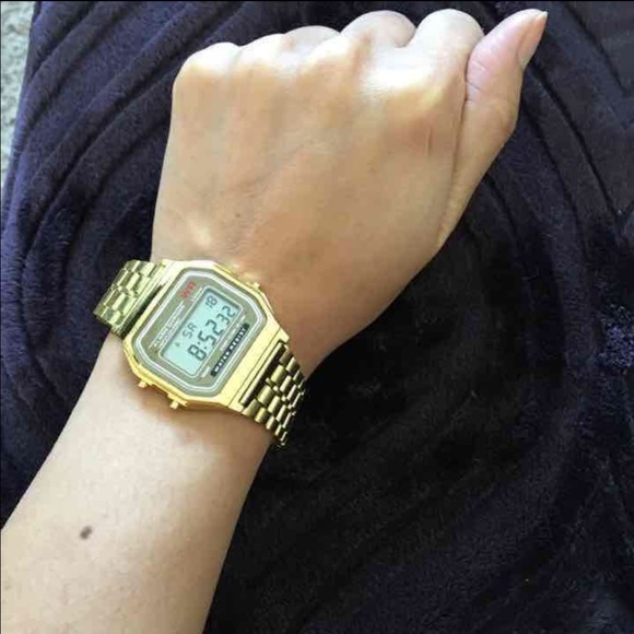 Retro Watch, SIMILAR to the 80's Casio - Picture 4 of 7