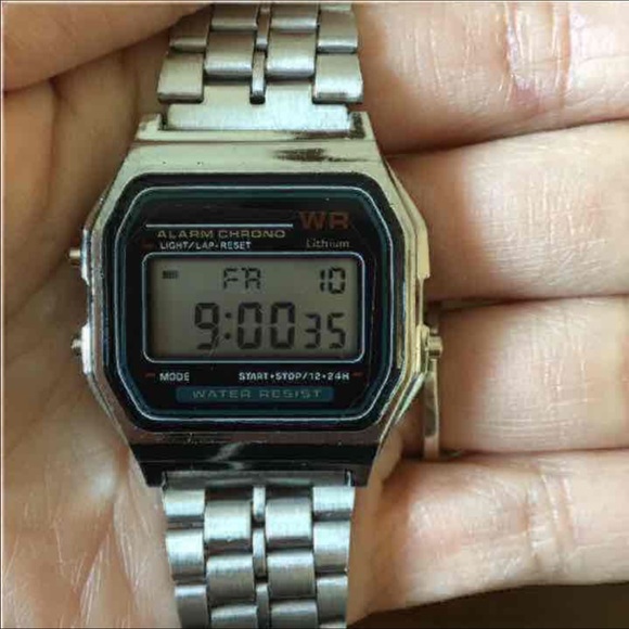 Retro Watch, SIMILAR to the 80's Casio - Picture 5 of 7