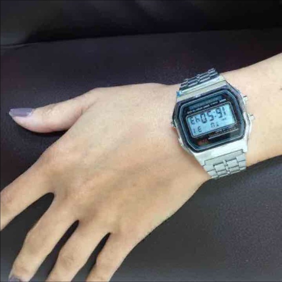 Retro Watch, SIMILAR to the 80's Casio - Picture 7 of 7