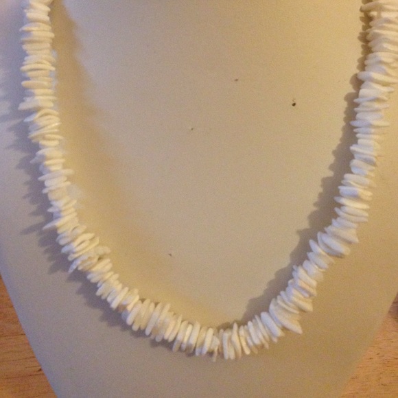Sea shell necklace - Picture 2 of 3