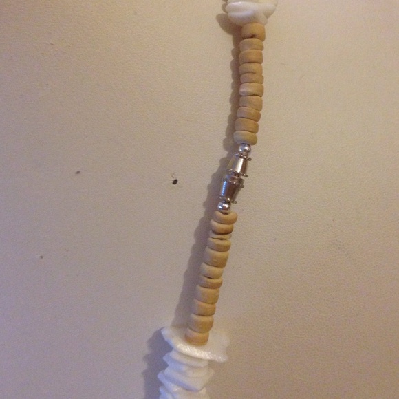 Sea shell necklace - Picture 3 of 3